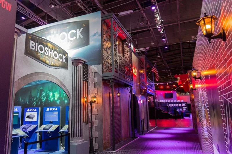 BioShock entrance alongside the Mafia-inspired booth scenery