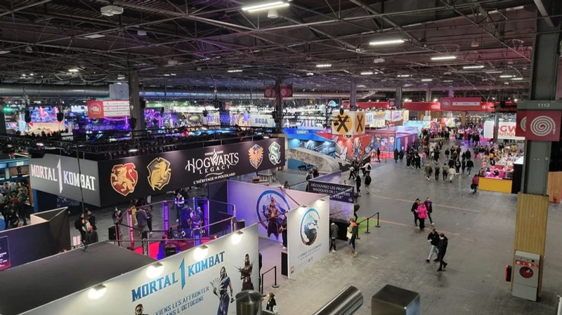 Overview of the Warner Bros. Games booth with Hogwarts Legacy and Mortal Kombat